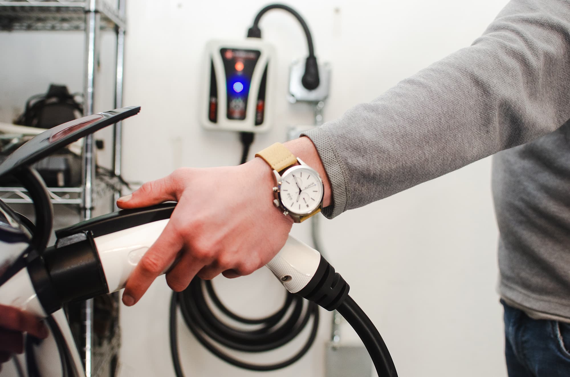 Plug_In_Tesla